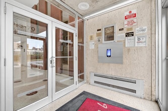 4370 Kissena Blvd, Flushing, NY à louer Photo intérieure– Image 2 sur 14