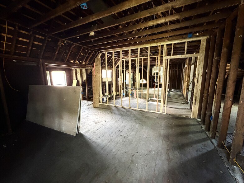501 W California Ave, Urbana, IL à vendre - Photo de l’immeuble – Image 3 sur 7