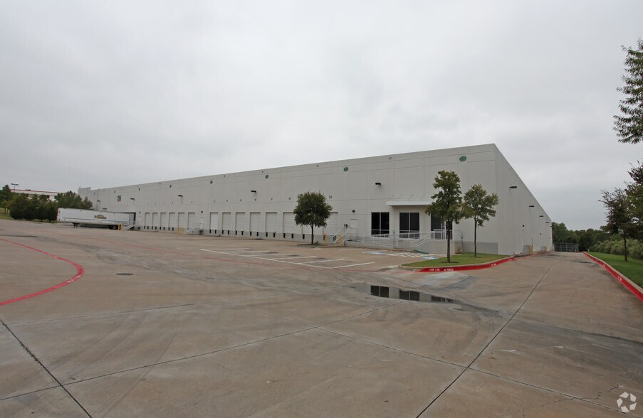 3701 E Randol Mill Rd, Arlington, TX à louer - Photo de l’immeuble – Image 3 sur 4