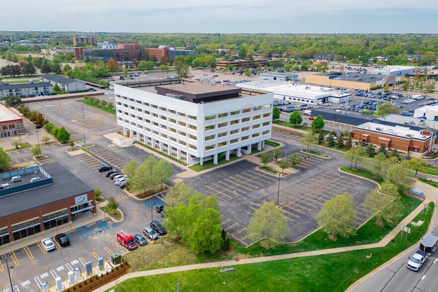 28333 Telegraph Rd, Southfield, MI à vendre - Photo de l’immeuble – Image 3 sur 28