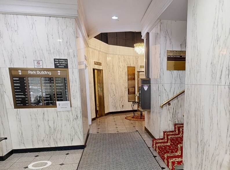 351-355 5th Ave, Pittsburgh, PA à louer - Numérisation 3D Matterport – Image 2 sur 17