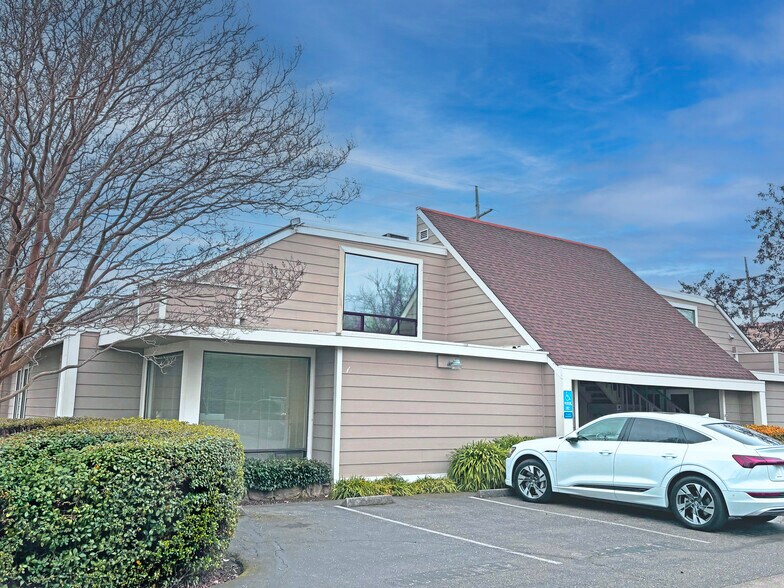 456 South E St, Santa Rosa, CA à vendre - Photo de l’immeuble – Image 2 sur 25