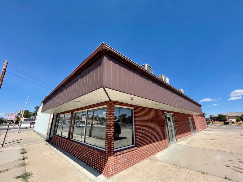 RETAIL BUILDING & PRIME PARCEL portefeuille de 2 biens à vendre sur LoopNet.fr - Photo de l’immeuble – Image 3 sur 15