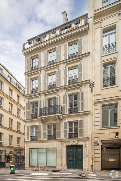 15 Rue De Londres, Paris à louer - Photo de l’immeuble – Image 2 sur 3