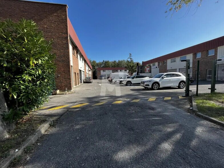 Local d’activités dans Lisses à louer - Photo de l’immeuble – Image 1 sur 4