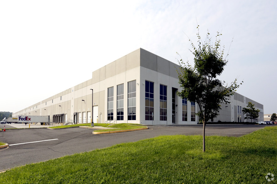 201 Middlesex Center Blvd, Monroe Township, NJ à louer - Photo principale – Image 1 sur 6