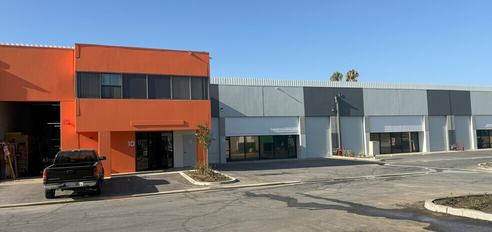12345 Mills Ave, Chino, CA à louer - Photo de l’immeuble – Image 3 sur 9