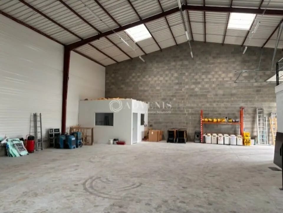 Local d’activités dans La Bazoge à louer Photo intérieure– Image 1 sur 4