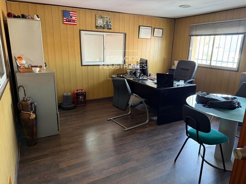 Industriel/Logistique dans Velilla de San Antonio, Madrid à vendre - Photo de l’immeuble – Image 3 sur 8