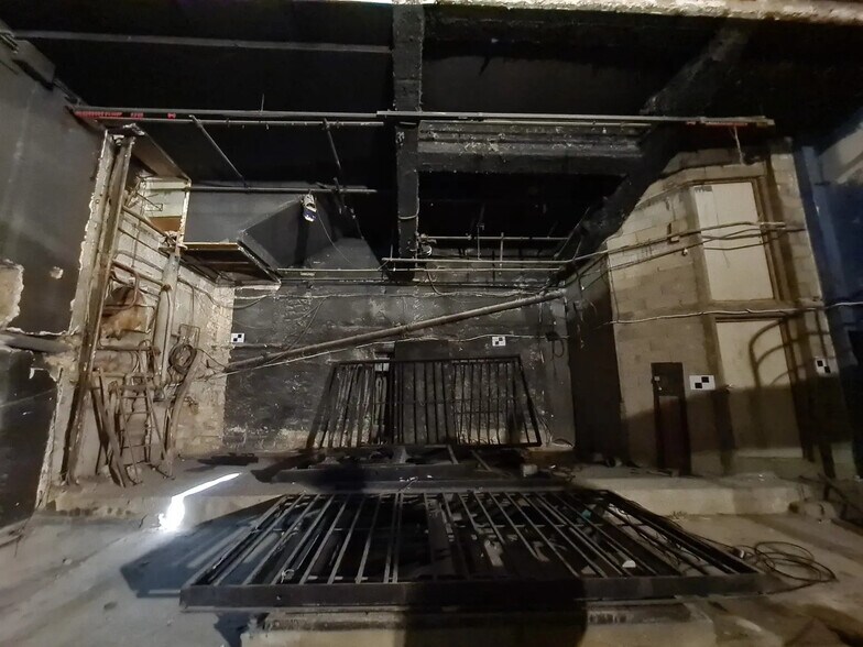 Immeuble residentiel dans Paris à vendre - Photo intérieure – Image 1 sur 9