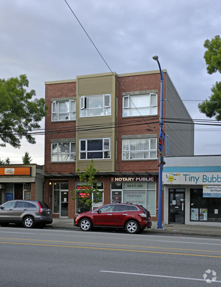3155-3159 Kingsway, Vancouver, BC à vendre - Photo de l’immeuble – Image 3 sur 13