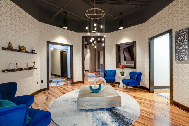 Plus de détails pour 100 S Eola Dr, Orlando, FL - Bureau à louer