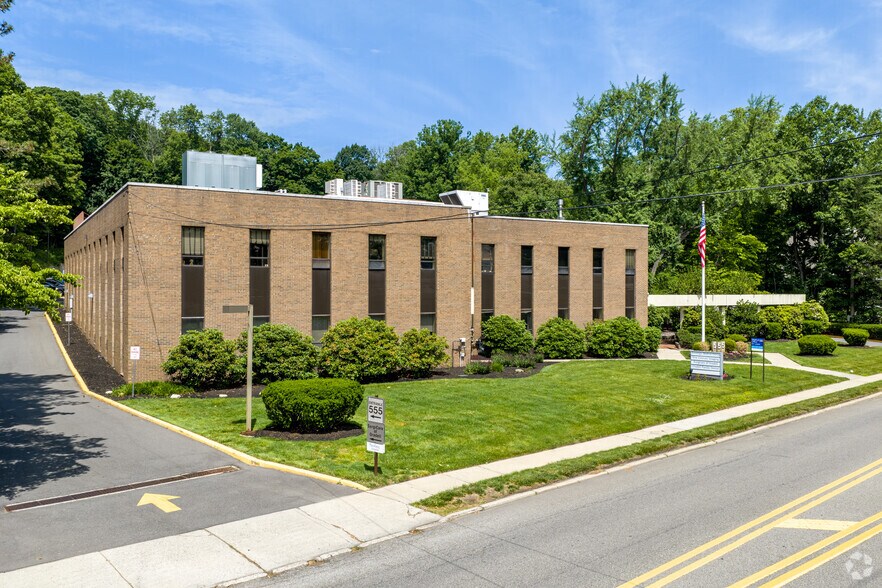 555 Kinderkamack Rd, Oradell, NJ à vendre - Photo de l’immeuble – Image 1 sur 17