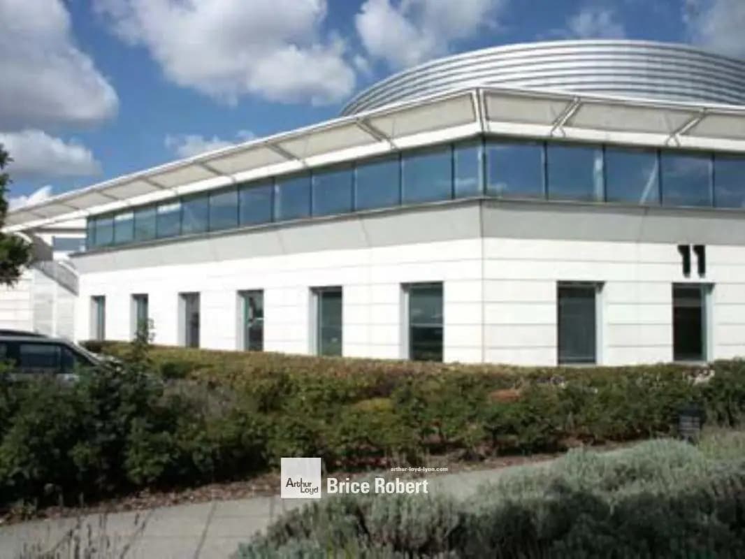 1 Rue Edison, Bron à louer Photo de l’immeuble– Image 1 sur 4