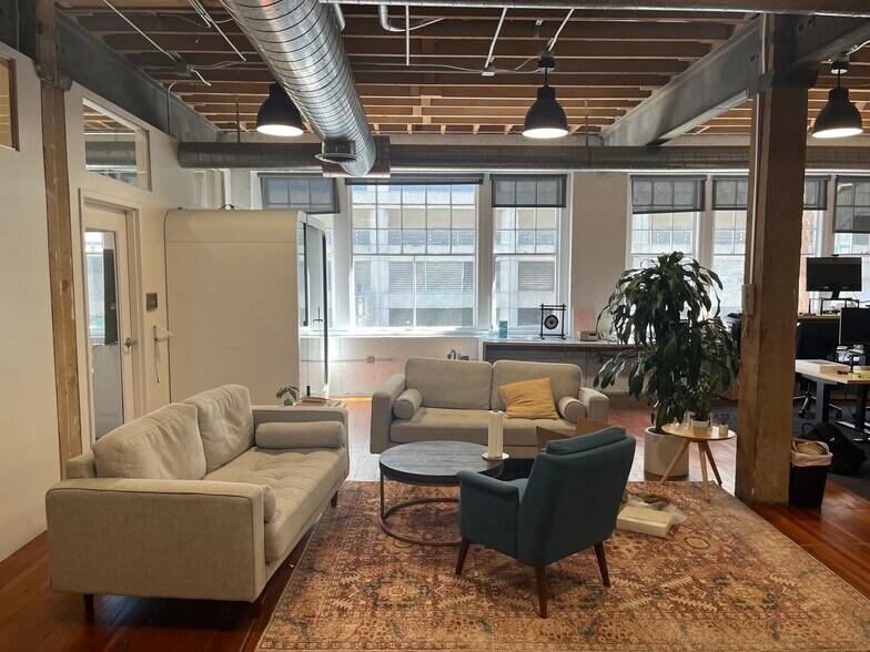 576 Folsom St, San Francisco, CA à louer - Photo de l’immeuble – Image 2 sur 7
