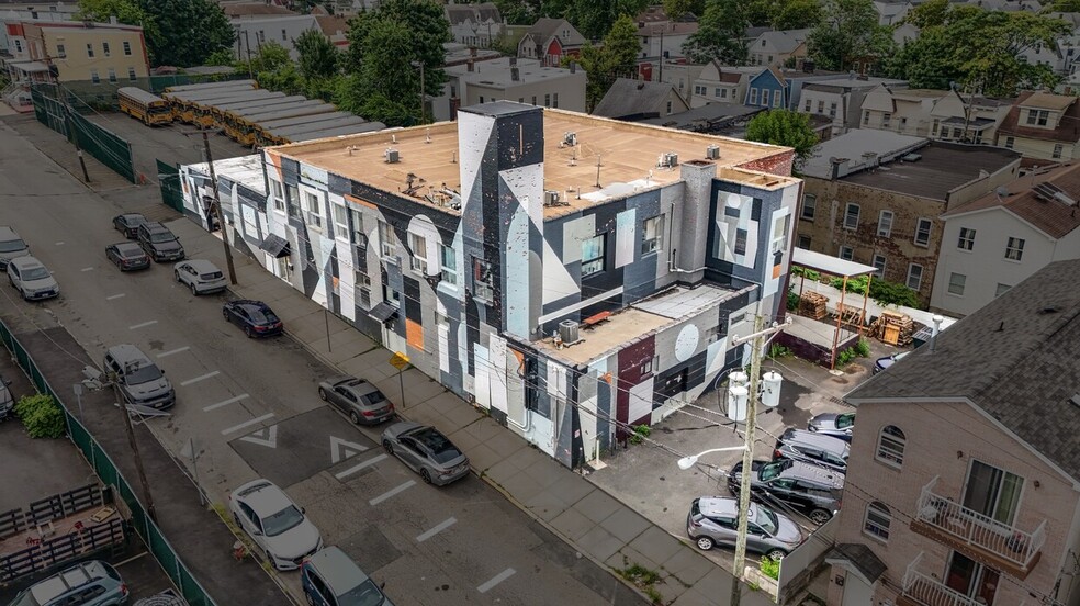 235 Orient Ave, Jersey City, NJ à louer - Photo de l’immeuble – Image 1 sur 9