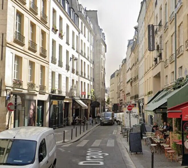 Local commercial dans Paris à louer - Photo de l’immeuble – Image 2 sur 2