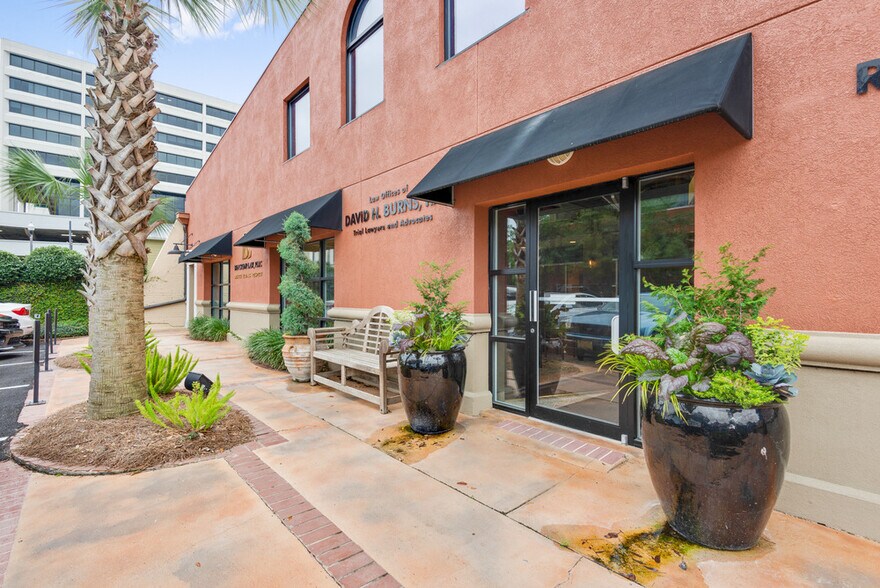 122 S Calhoun St, Tallahassee, FL à louer - Photo de l’immeuble – Image 2 sur 28