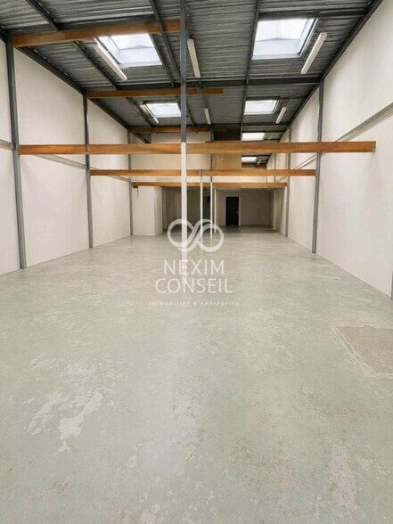 Local d'activités dans Saint-Denis à vendre - Photo intérieure – Image 2 sur 14