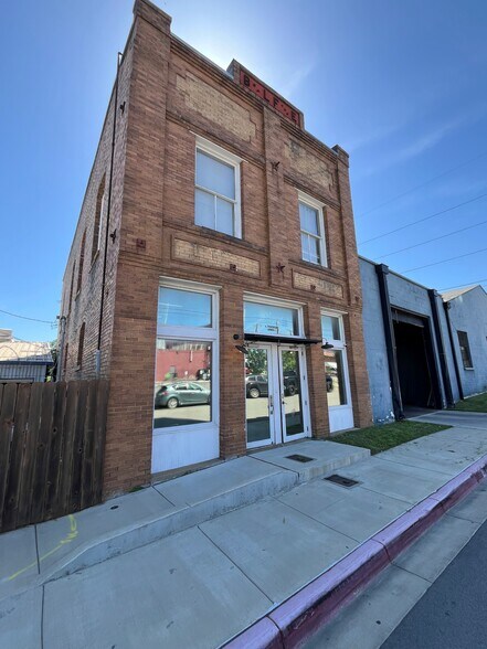 225 Bryan Ave, Fort Worth, TX à louer - Photo de l’immeuble – Image 2 sur 7
