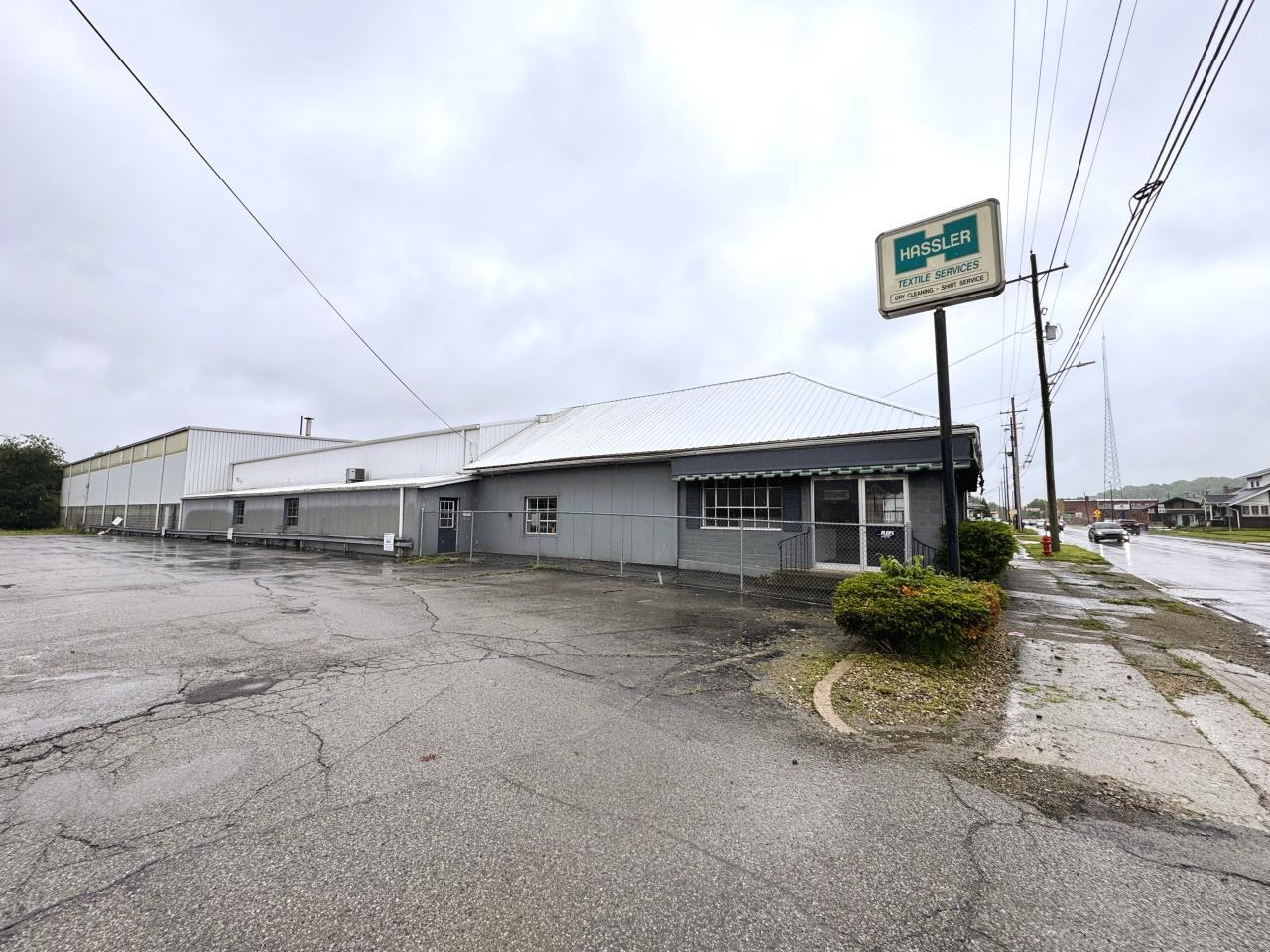 700 N Eastern Ave, Connersville, IN à vendre Photo principale– Image 1 sur 27
