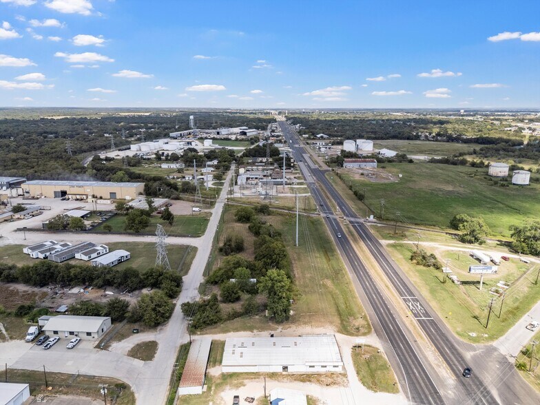 2.375 Acres on New Dallas hwy, Lacy Lakeview, TX à vendre - Aérien – Image 1 sur 6