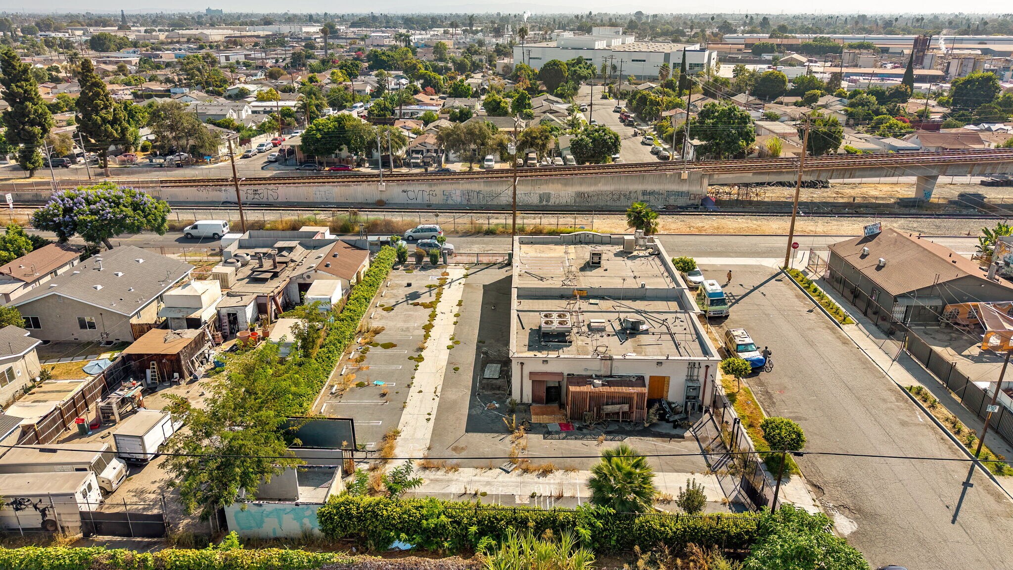 1709 N Willowbrook Ave, Compton, CA à vendre Photo de l’immeuble– Image 1 sur 10