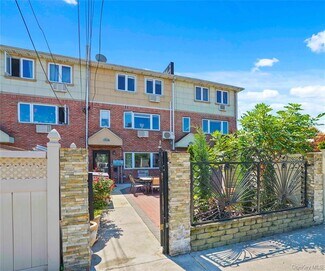Plus de détails pour 6536 Metropolitan Ave, Middle Village, NY - Logement à vendre