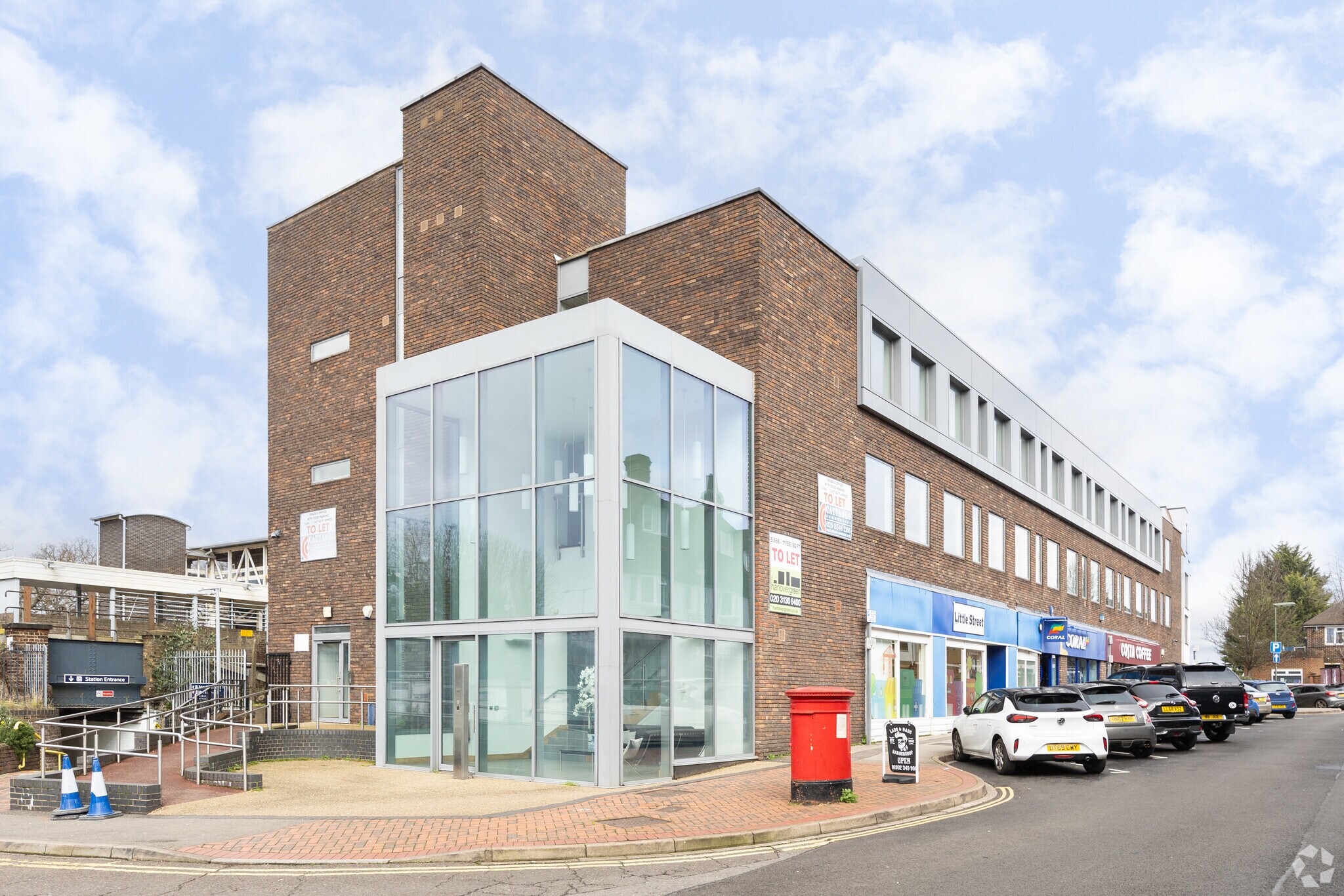 Station Appr, West Byfleet à louer Photo de l’immeuble– Image 1 sur 8