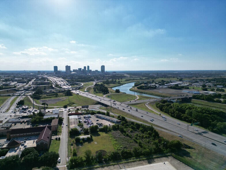1817 Bomar Ave, Fort Worth, TX à vendre - Photo de l’immeuble – Image 2 sur 5