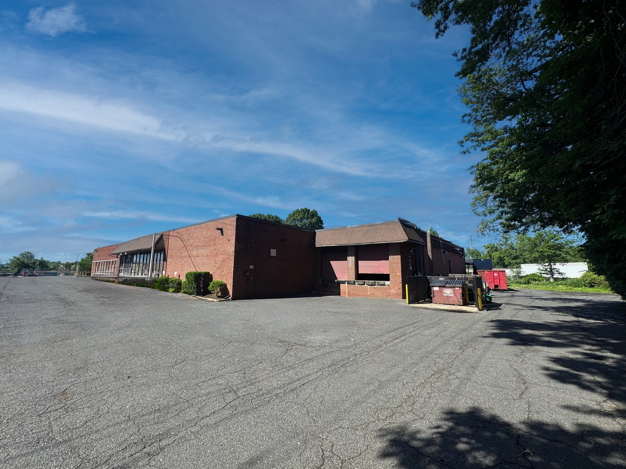 435 N Midland Ave, Saddle Brook, NJ à louer Photo de l’immeuble– Image 1 sur 7