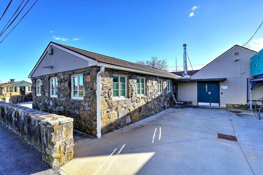 506 Old Whitfield St, Guilford, CT à louer - Photo de l’immeuble – Image 3 sur 16