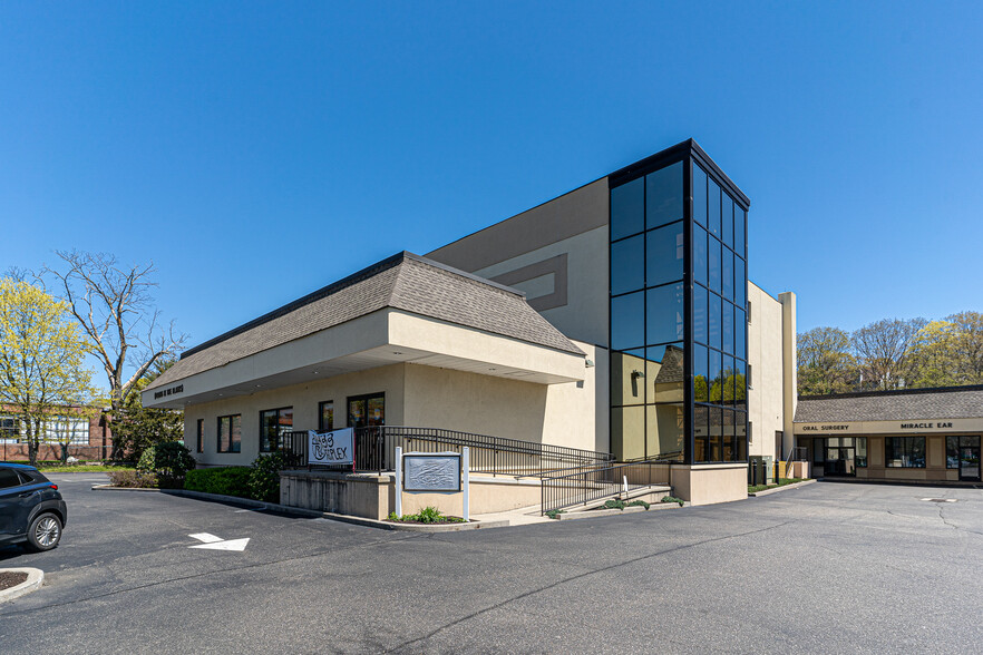 346 Main Ave, Norwalk, CT à louer - Photo de l’immeuble – Image 3 sur 11