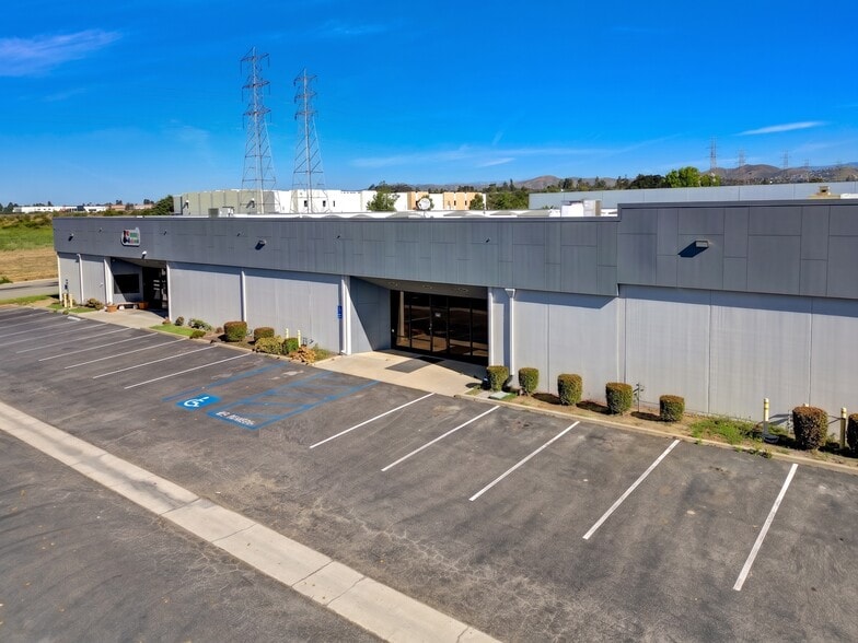 2962 Seaborg Ave, Ventura, CA à vendre - Photo principale – Image 1 sur 28