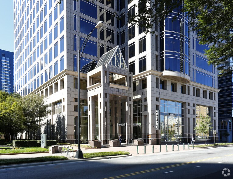 227 W Trade St, Charlotte, NC à louer - Photo de l’immeuble – Image 3 sur 21