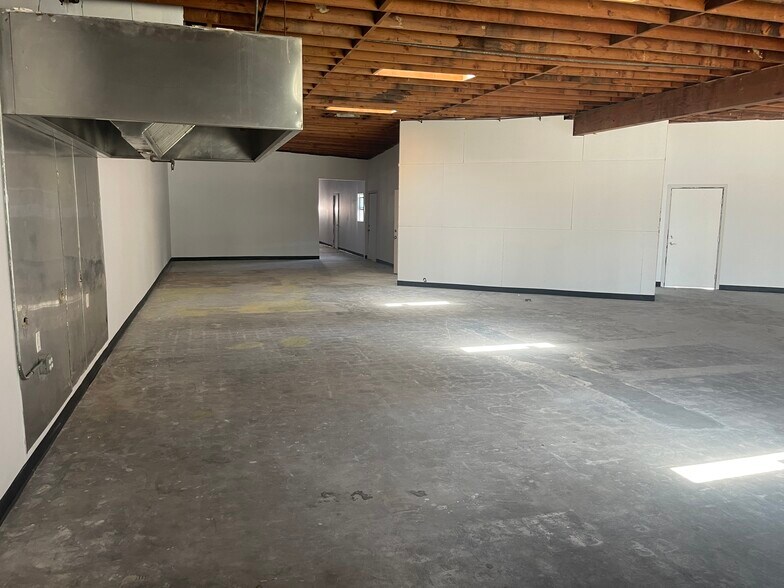 7307-7309 Canoga Ave, Canoga Park, CA à louer - Photo de l’immeuble – Image 2 sur 23