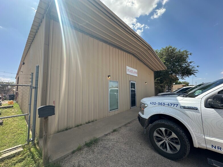 1300 W County Road 114, Midland, TX à louer - Photo de l’immeuble – Image 2 sur 5