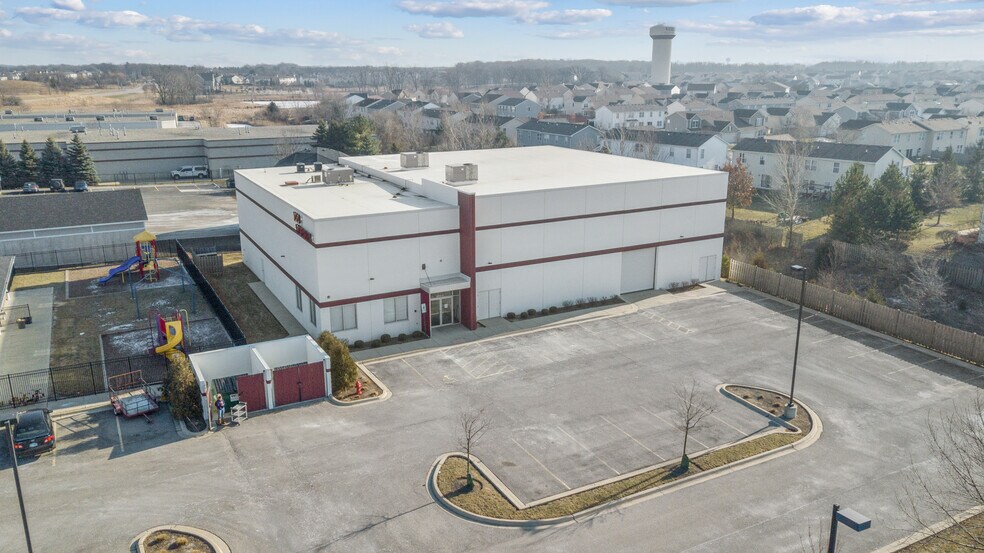 26705 W Commerce Dr, Volo, IL à louer - Photo de l’immeuble – Image 2 sur 19