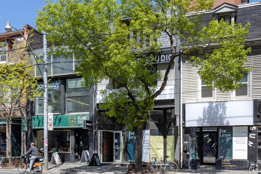 202 Queen St W, Toronto, ON à louer - Photo de l’immeuble – Image 1 sur 2