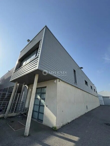 Industriel/Logistique dans à louer - Photo de l’immeuble – Image 2 sur 12