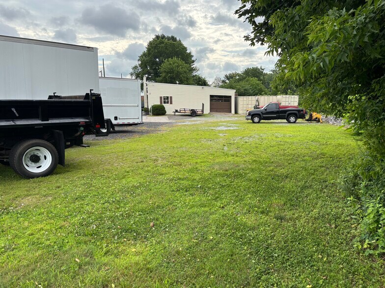 114 Columbia Ave, Willimantic, CT à louer - Photo de l’immeuble – Image 3 sur 6