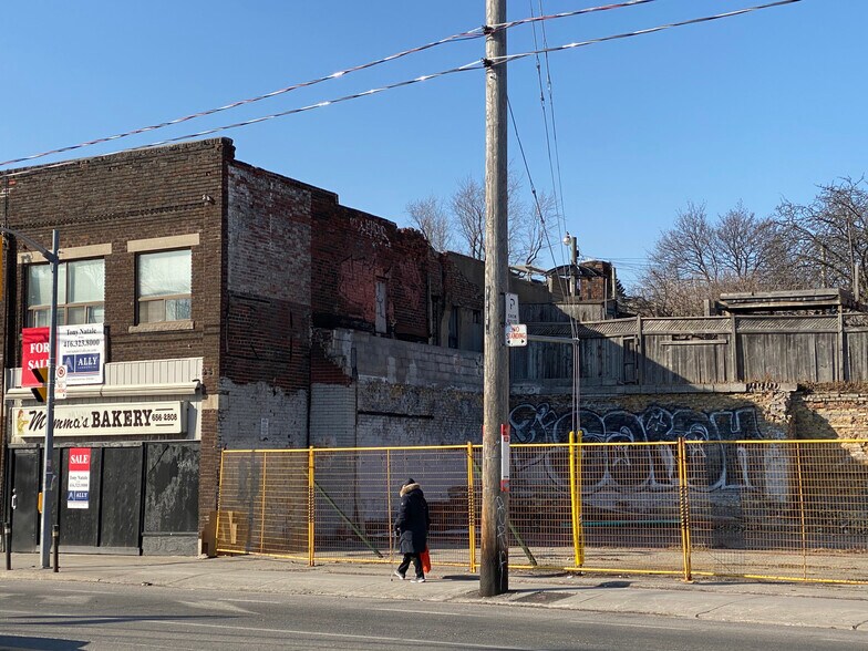 1130 Davenport Rd, Toronto, ON à vendre - Photo de l’immeuble – Image 3 sur 5