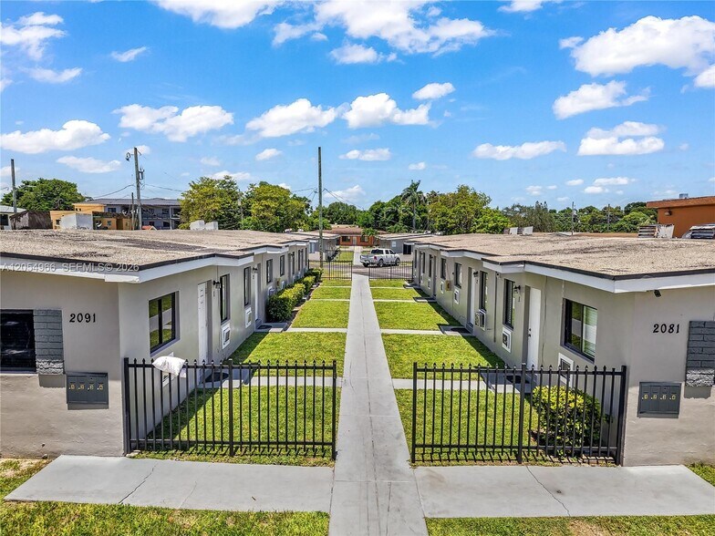 2080-2090 NW 31st St, Miami, FL à vendre - Photo de l’immeuble – Image 3 sur 8
