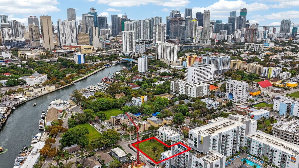 236-244 NW 7th Ave, Miami, FL à vendre - Photo principale – Image 1 sur 18
