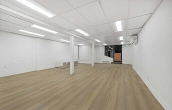 16 Cumberland St, Toronto, ON à louer Photo intérieure– Image 2 sur 6