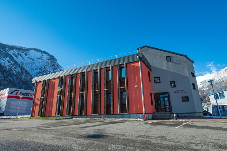 38 Rue Antoine De Saint Exupéry, Saint-Jean-de-Maurienne à louer - Photo de l’immeuble – Image 1 sur 2