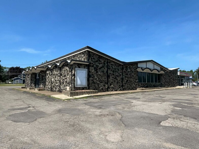 296 Lake Shore Dr, Dunkirk, NY à vendre - Photo principale – Image 1 sur 20