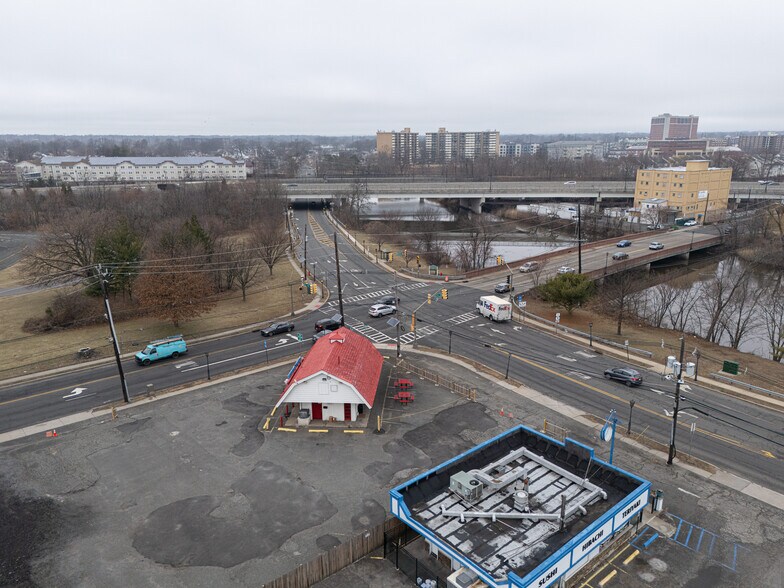 735 E Hazelwood Ave, Rahway, NJ à vendre - Photo de l’immeuble – Image 3 sur 13