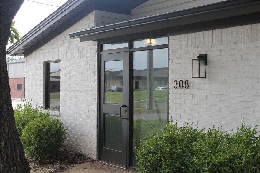 308 E Cherry St, Noble, OK à louer - Photo de l’immeuble – Image 2 sur 2