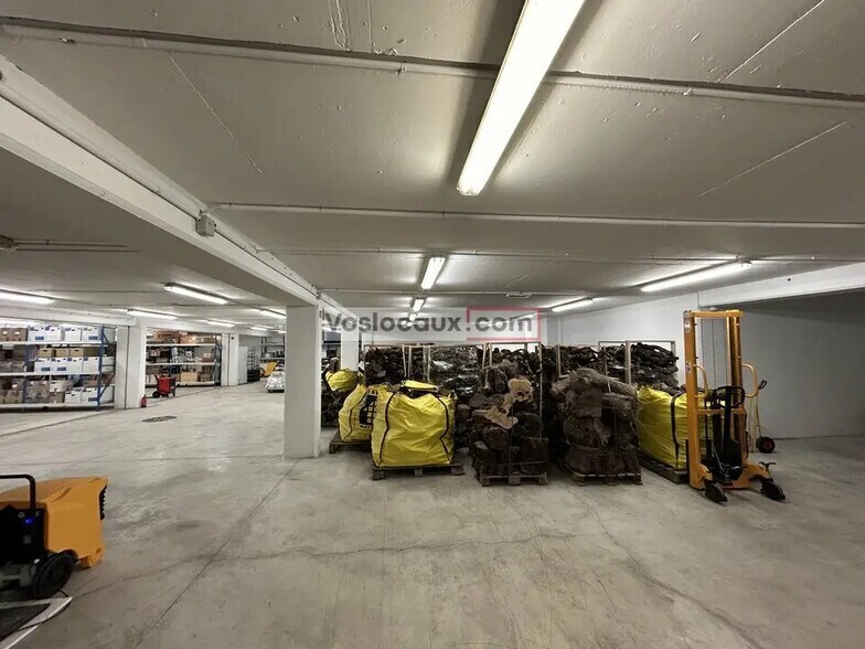 Industriel/Logistique dans Grasse à louer - Photo de l’immeuble – Image 2 sur 6